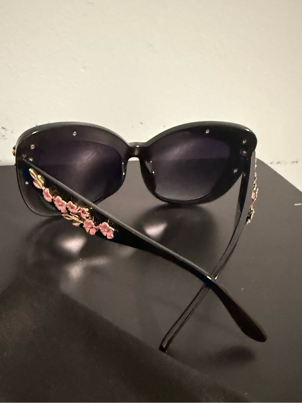 Black Floral Cat-Eye Sunglasses with Pink Flower Accents! Absolutely Stunning! 🤩 - Picture 6 of 7